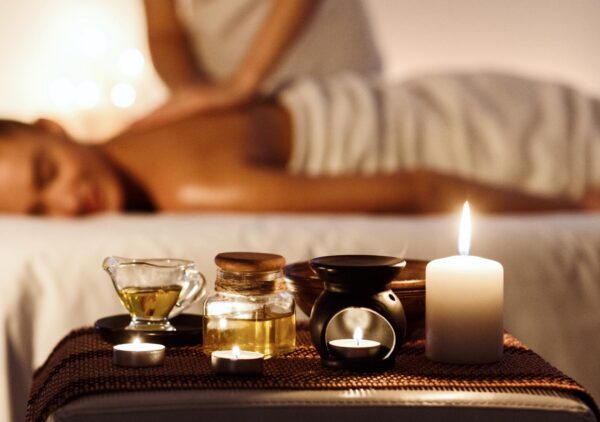 MASSAGE WITH ORGANIC AROMATHERAPY OIL 30 MIN