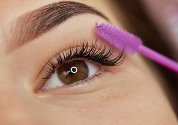 EYELASH TINTING