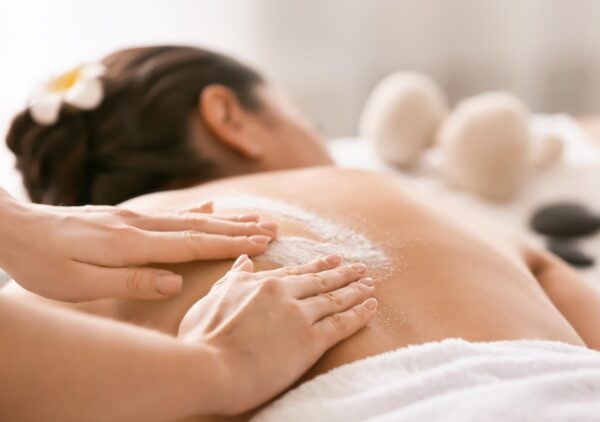 TROPICAL BODY SCRUB 50 MIN
