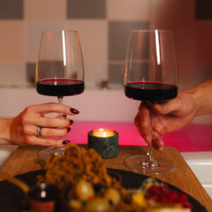 PUNASE VEINI VANNIHOOLITSUS KAHELE 70 MIN